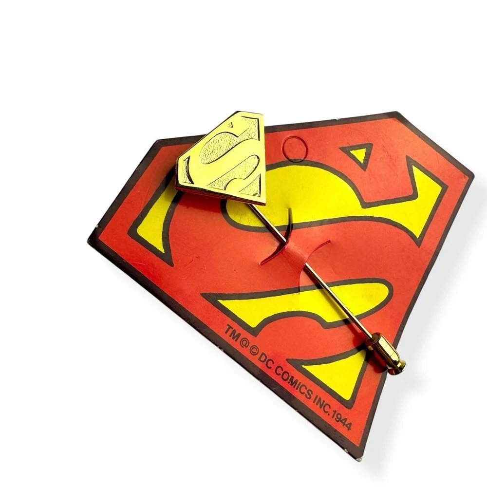 NOS Vintage Superman‎ S Chest Logo Comic Brass Collectible Stick Pin 1977